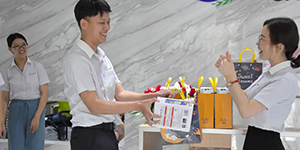 歡度“六一” _ 中健檢測爲職工子女贈送兒童節禮物